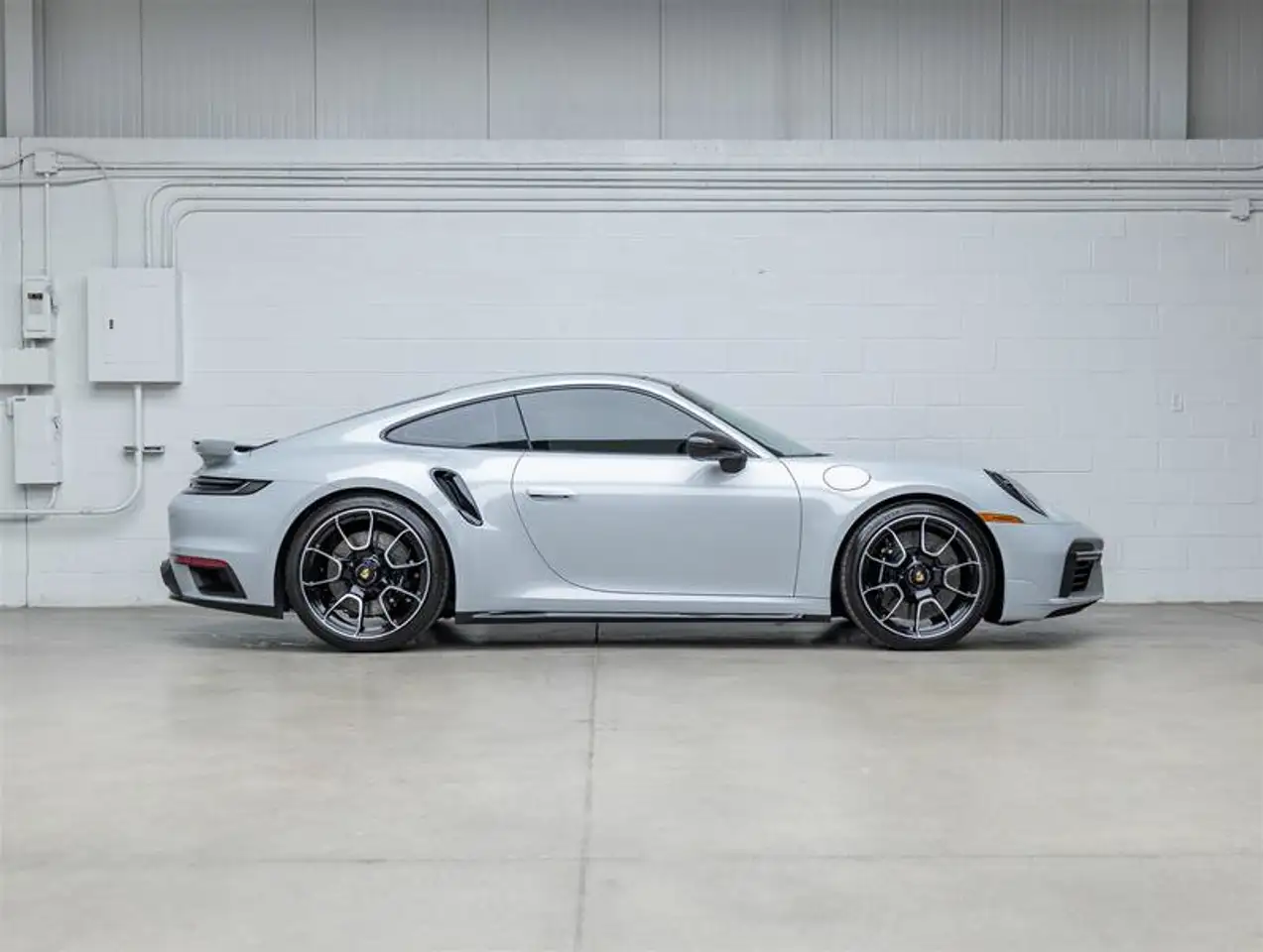 Porsche 911 - Image 23