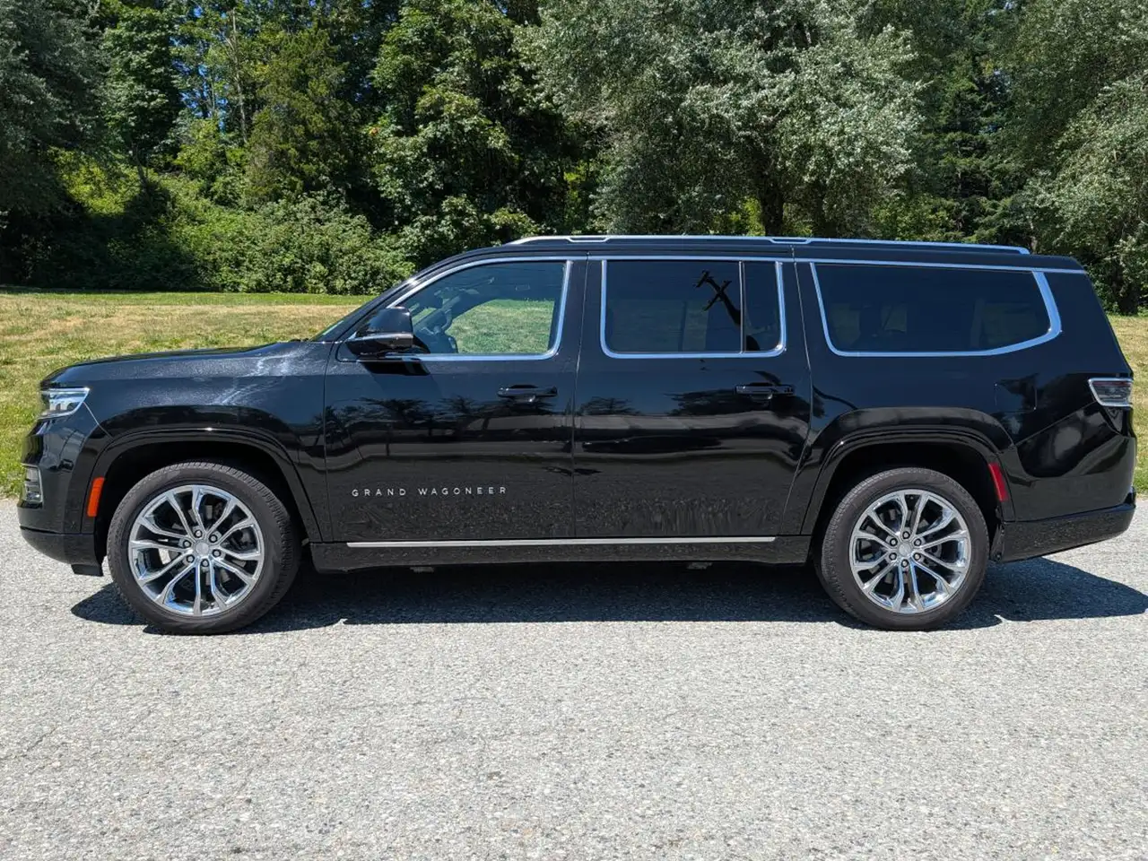 Jeep Grand Wagoneer - Image 2