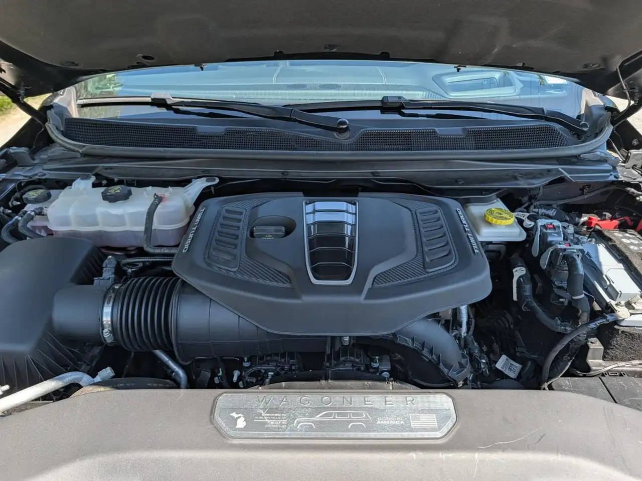 Jeep Grand Wagoneer - Image 12