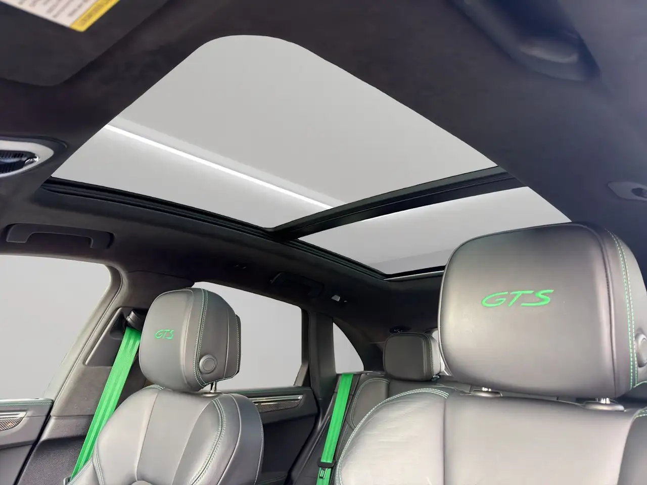 Porsche Macan - Image 23