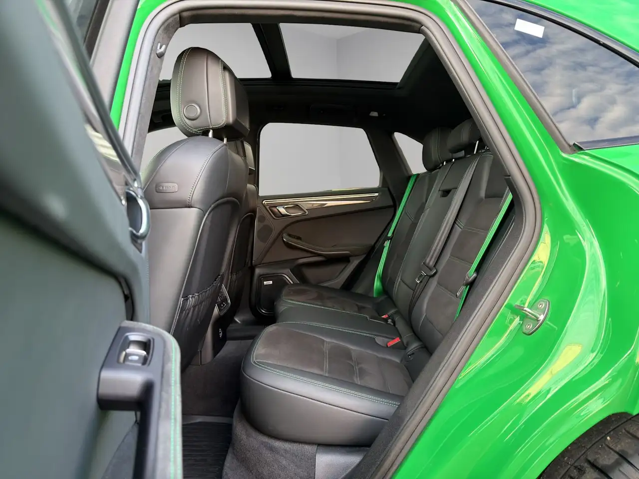 Porsche Macan - Image 27