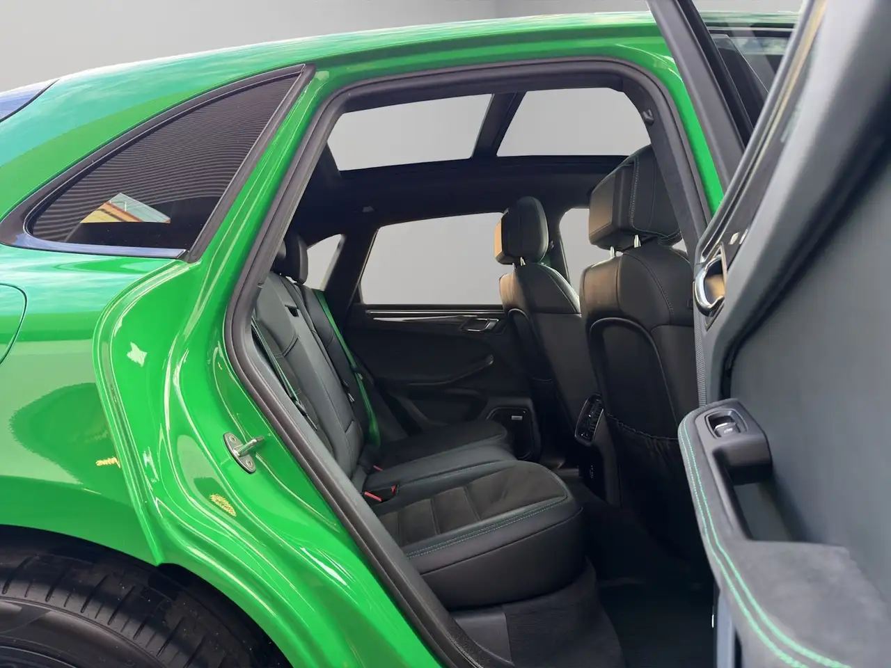 Porsche Macan - Image 26