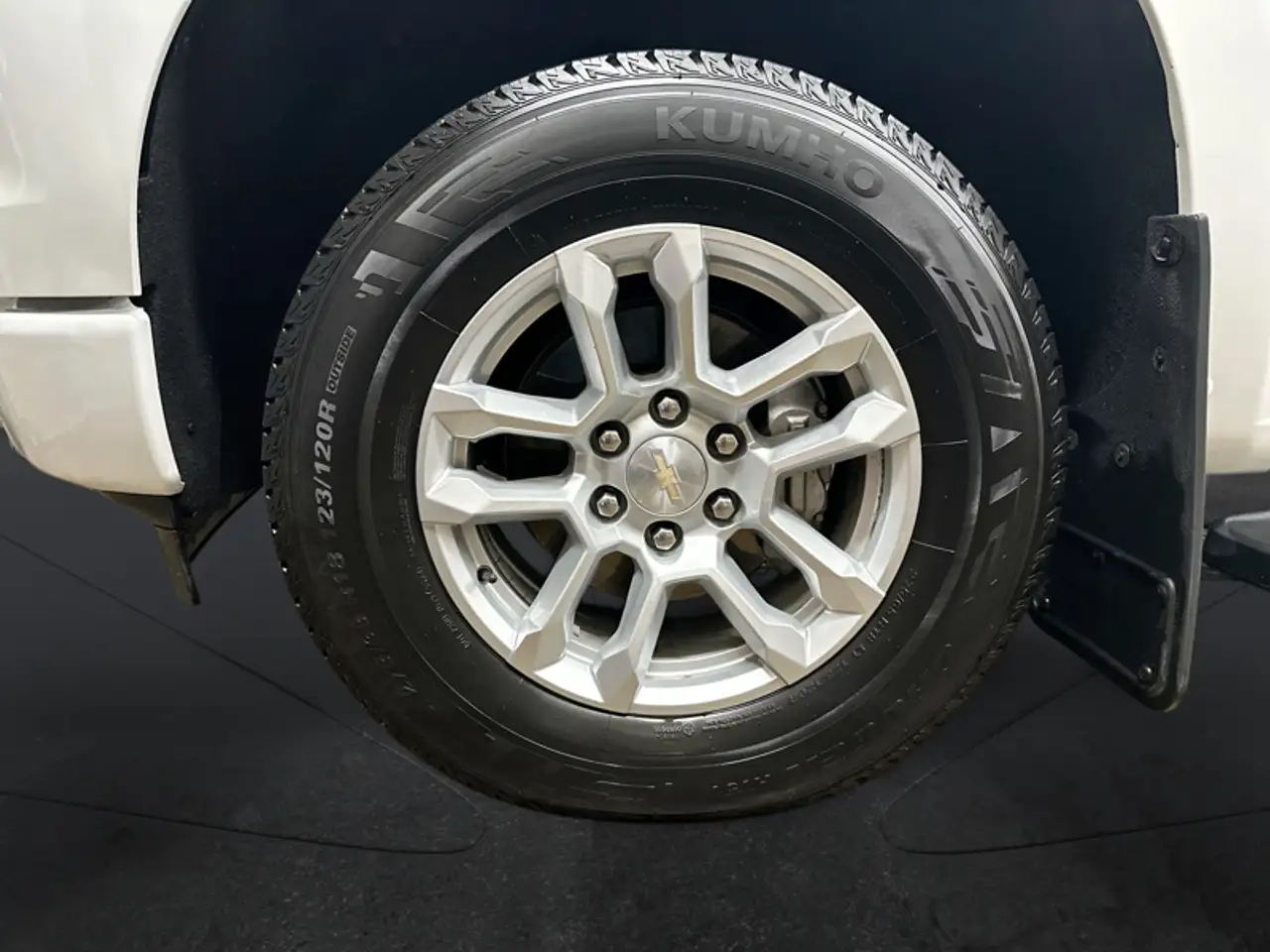 Chevrolet Silverado 1500 - Image 22