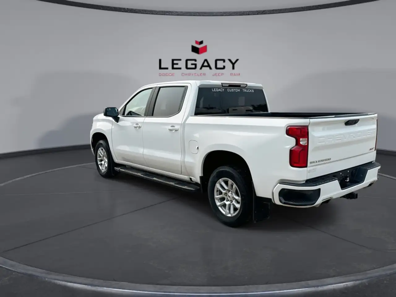 Chevrolet Silverado 1500 - Image 6