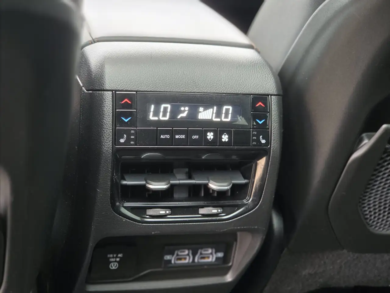 Jeep Grand Cherokee - Image 23