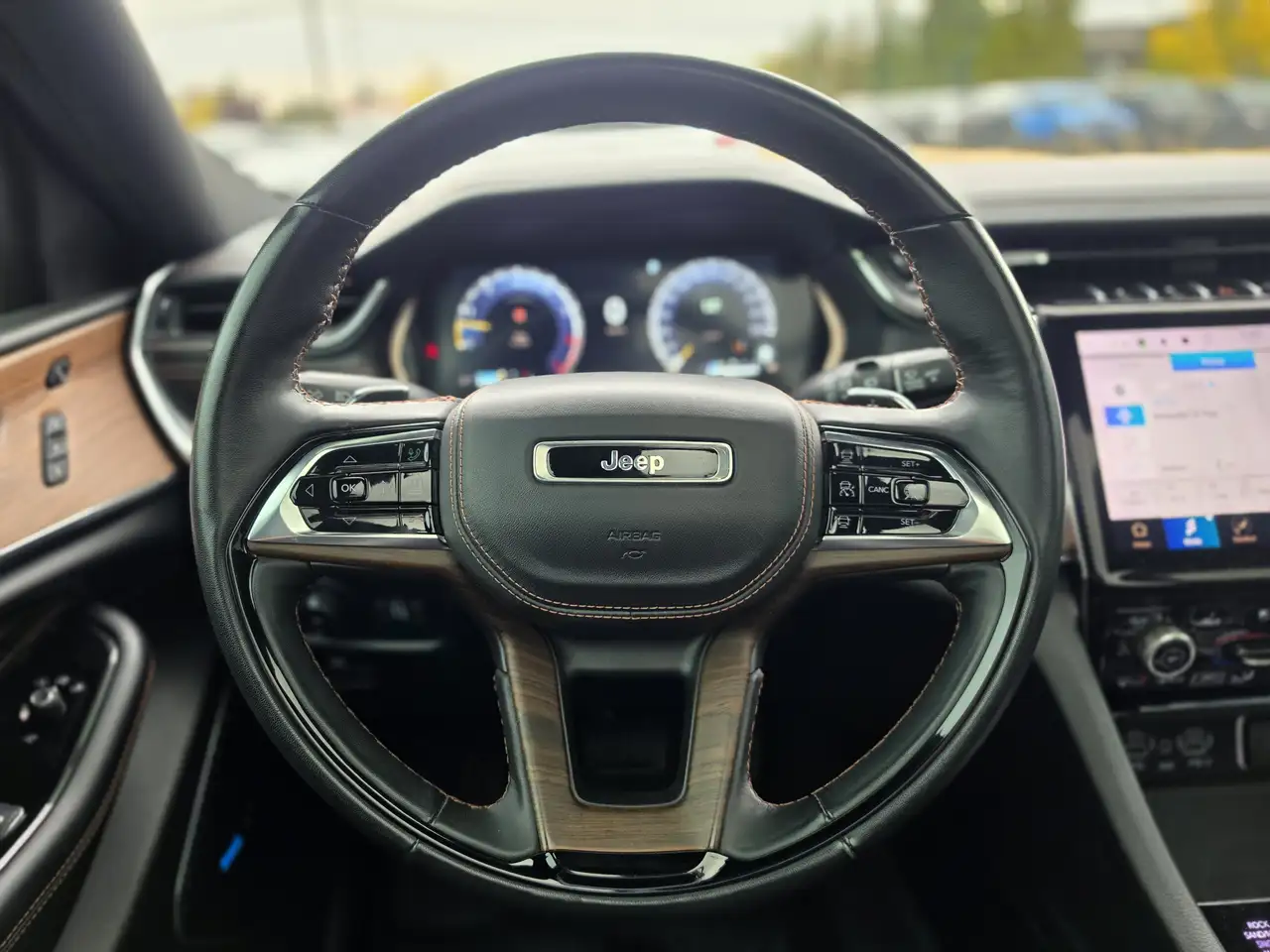 Jeep Grand Cherokee - Image 28