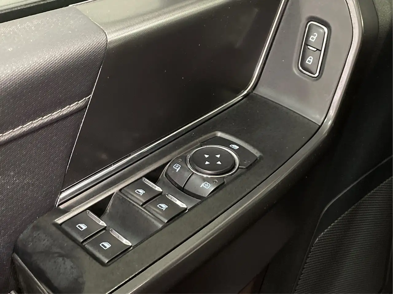 Ford F-150 - Image 24
