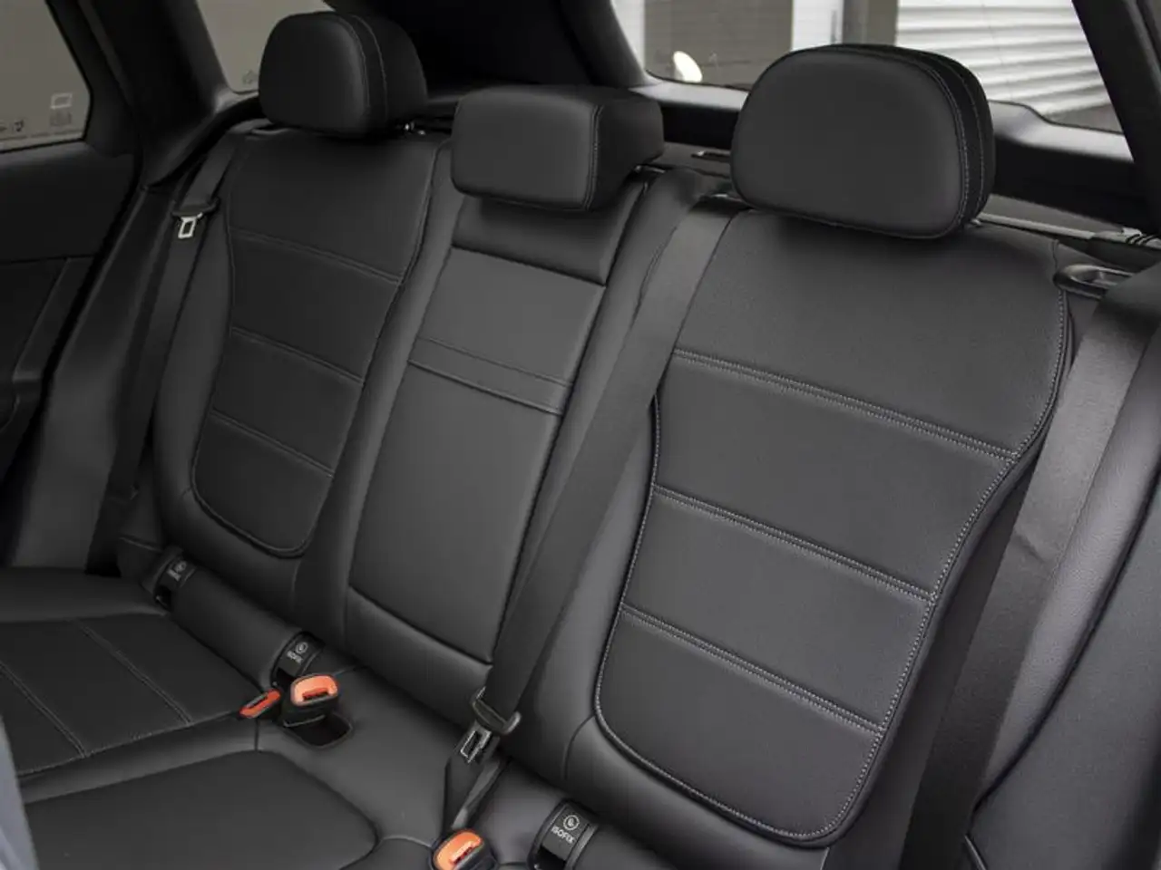 Mercedes-Benz GLC - Image 20
