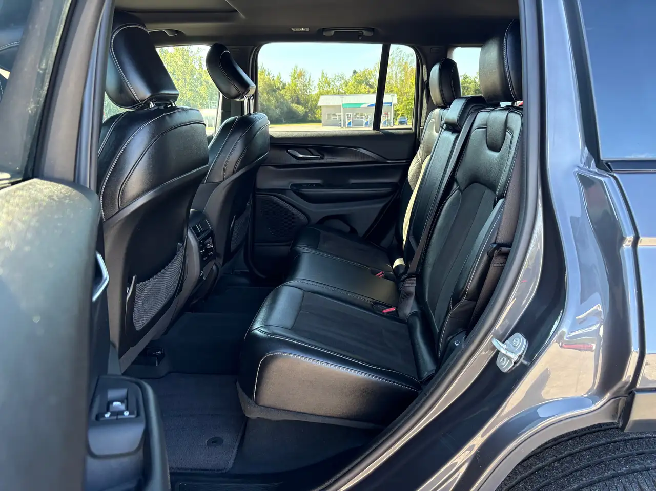 Jeep Grand Cherokee - Image 4