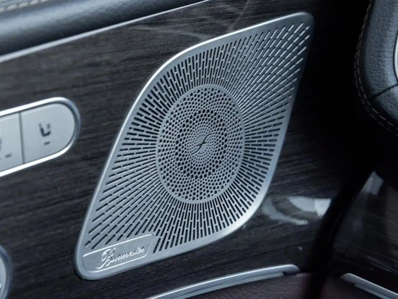 Mercedes-Benz GLE - Image 21