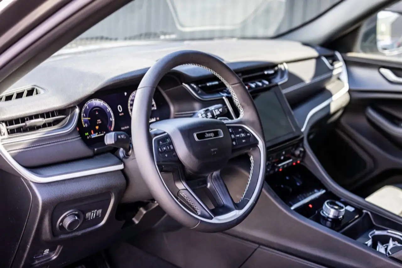 Jeep Grand Cherokee - Image 9