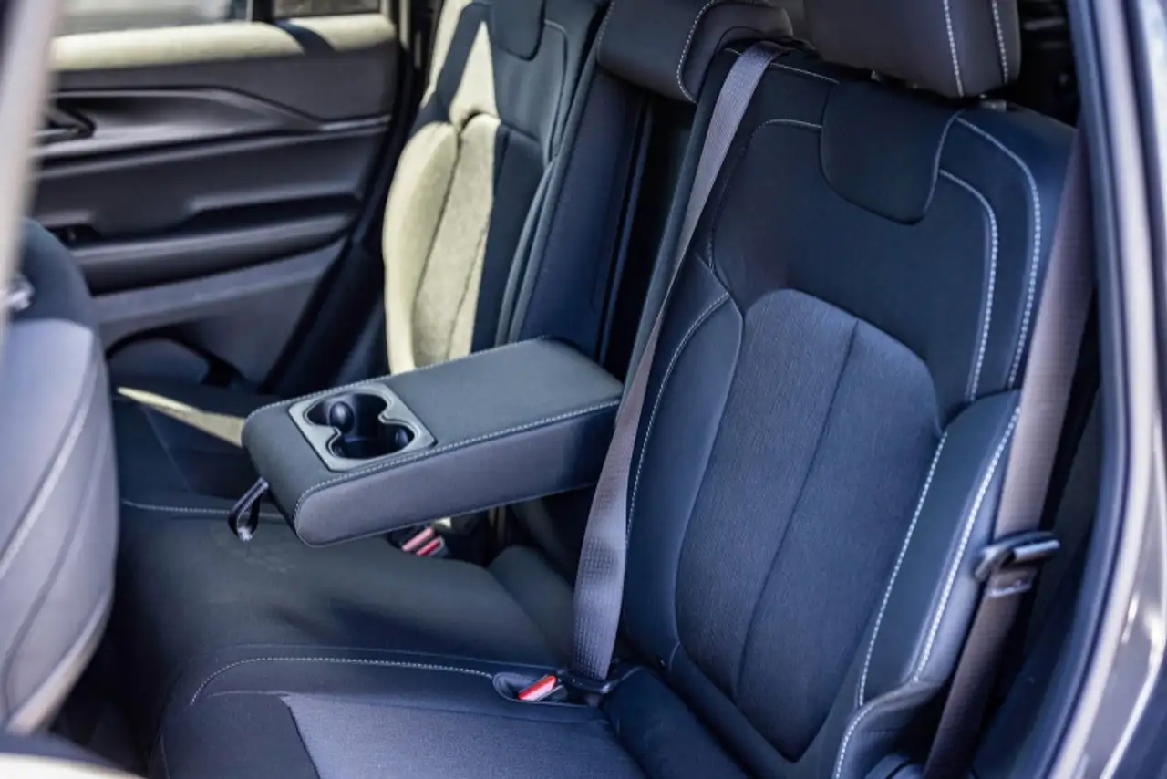 Jeep Grand Cherokee - Image 13
