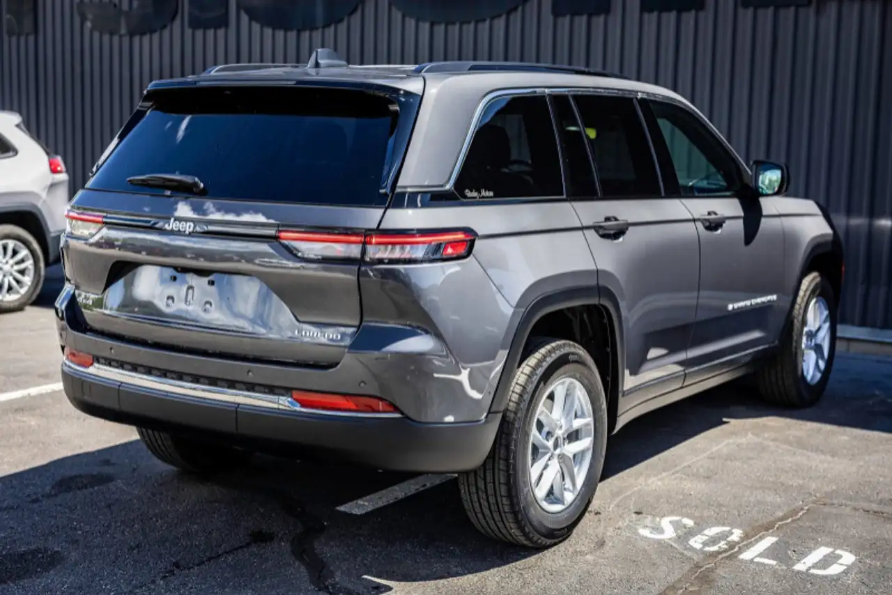 Jeep Grand Cherokee - Image 22
