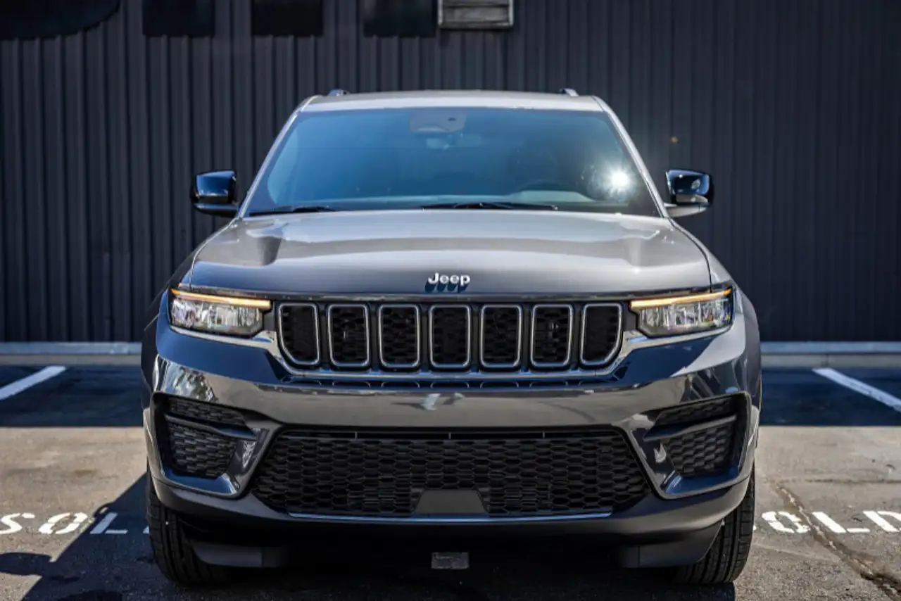 Jeep Grand Cherokee - Image 2