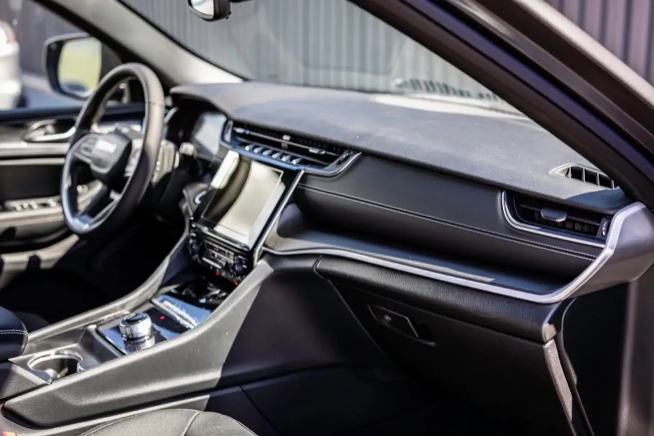 Jeep Grand Cherokee - Image 24