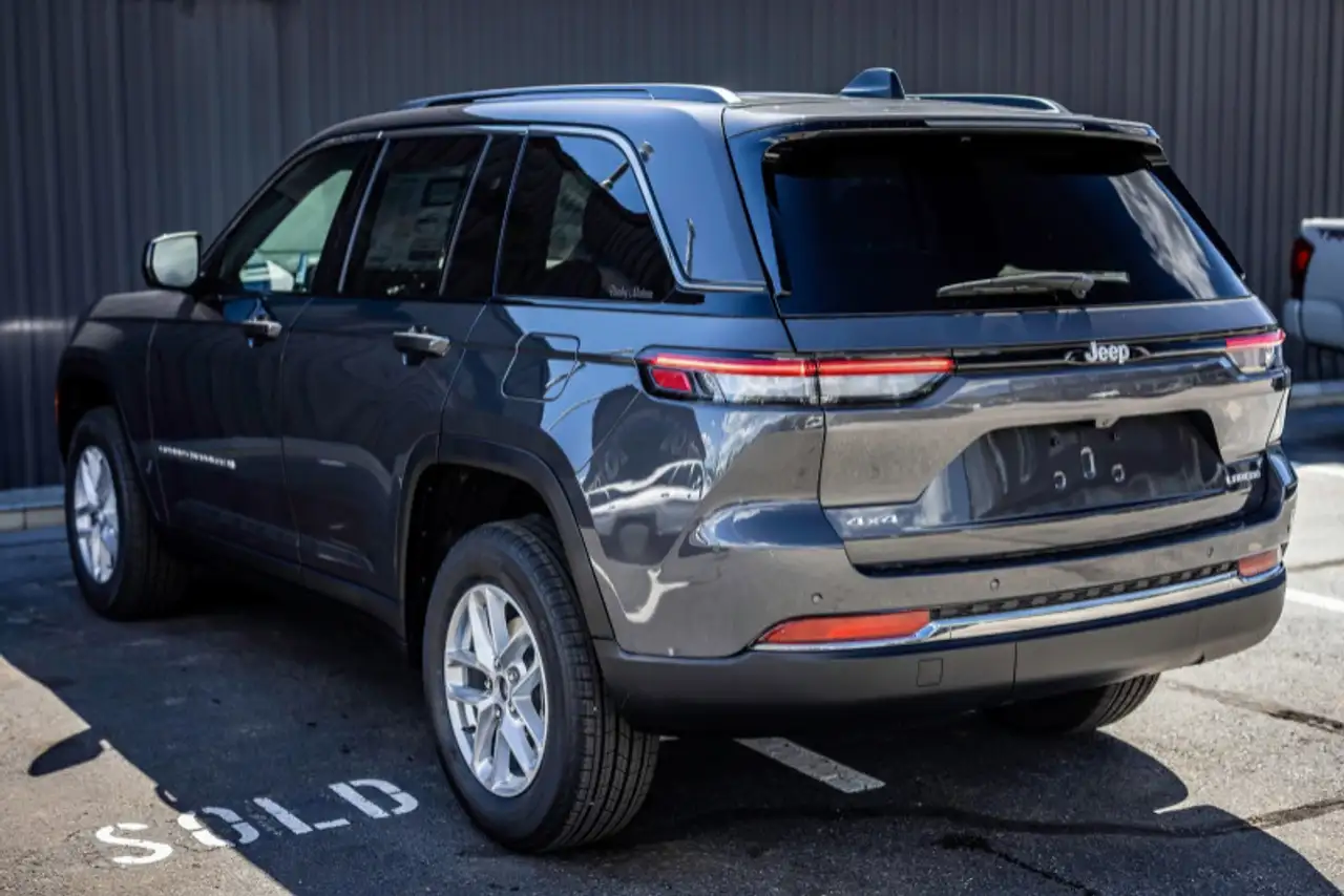 Jeep Grand Cherokee - Image 19
