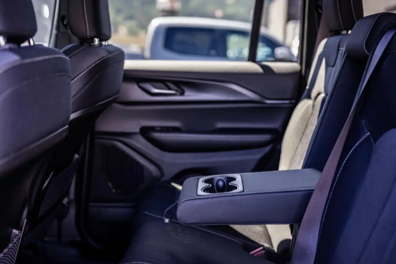 Jeep Grand Cherokee - Image 14