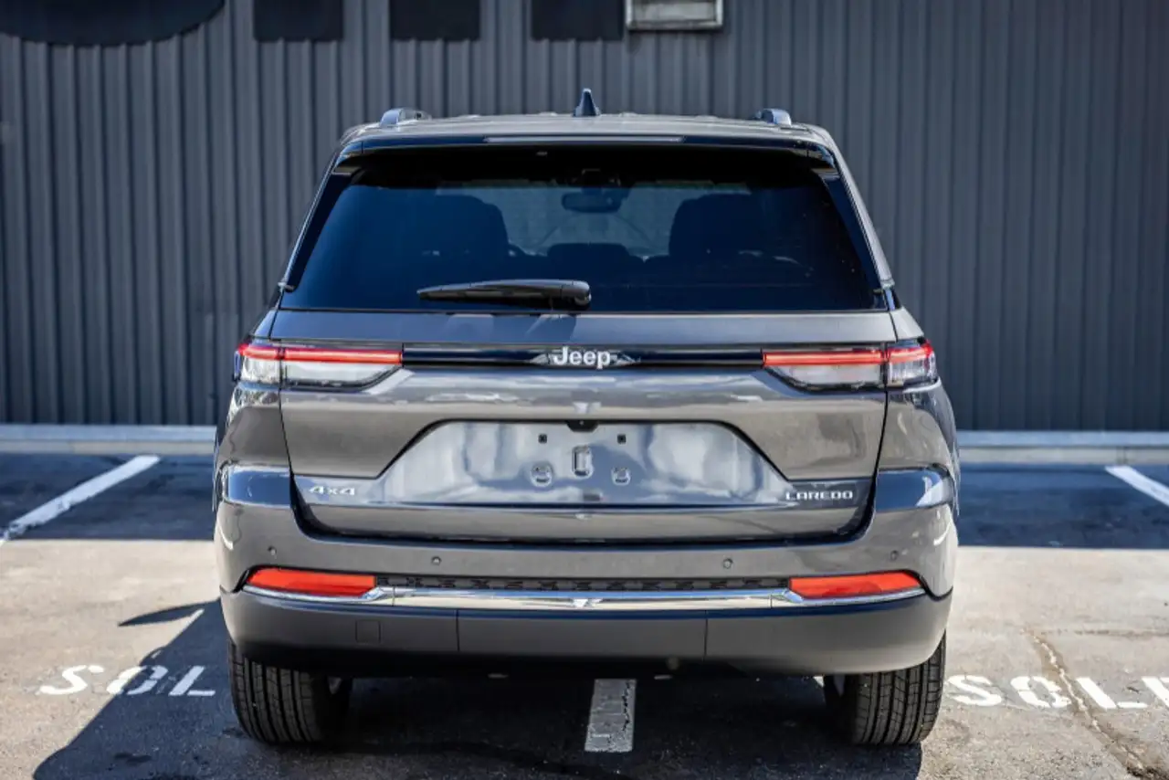 Jeep Grand Cherokee - Image 20