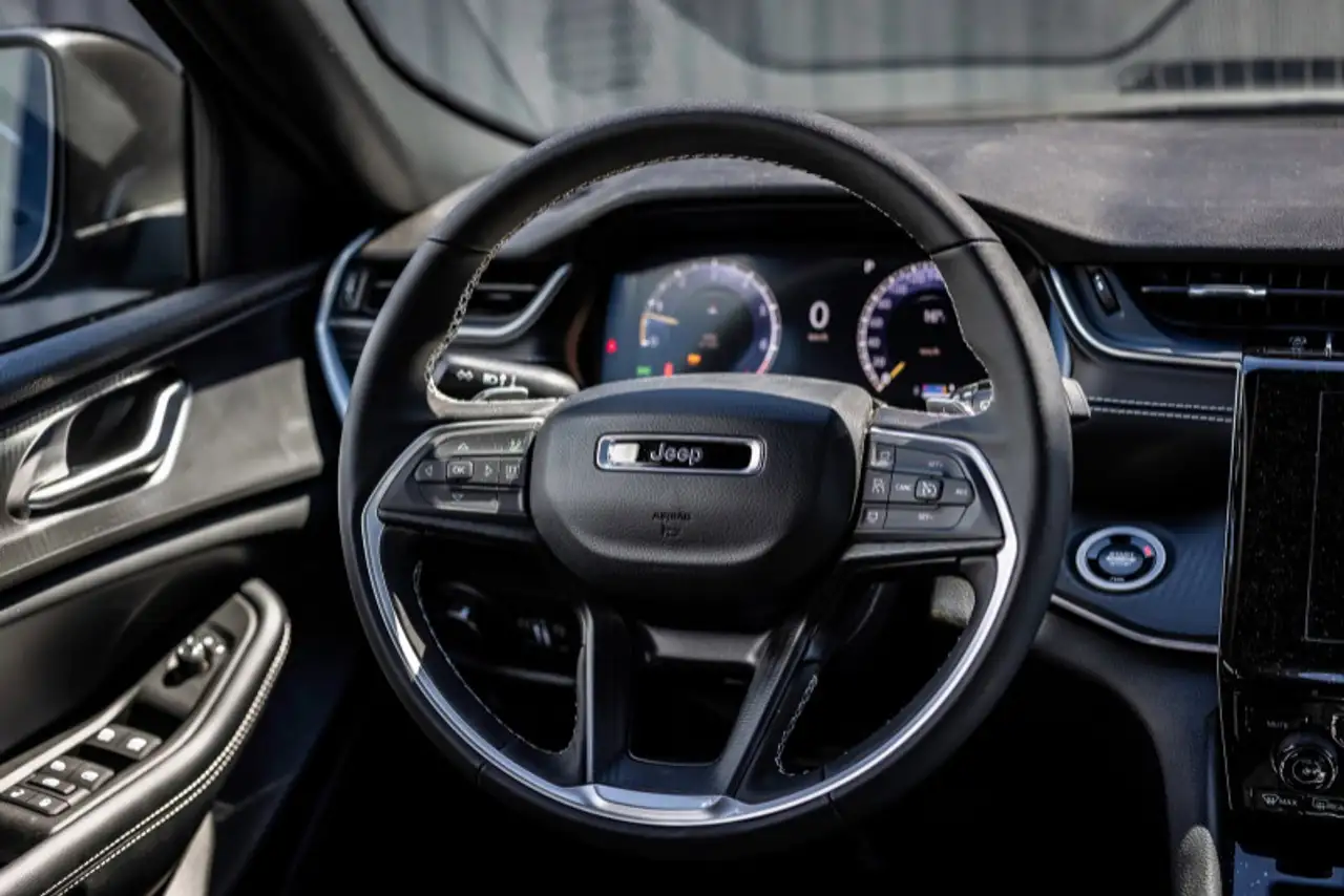Jeep Grand Cherokee - Image 15