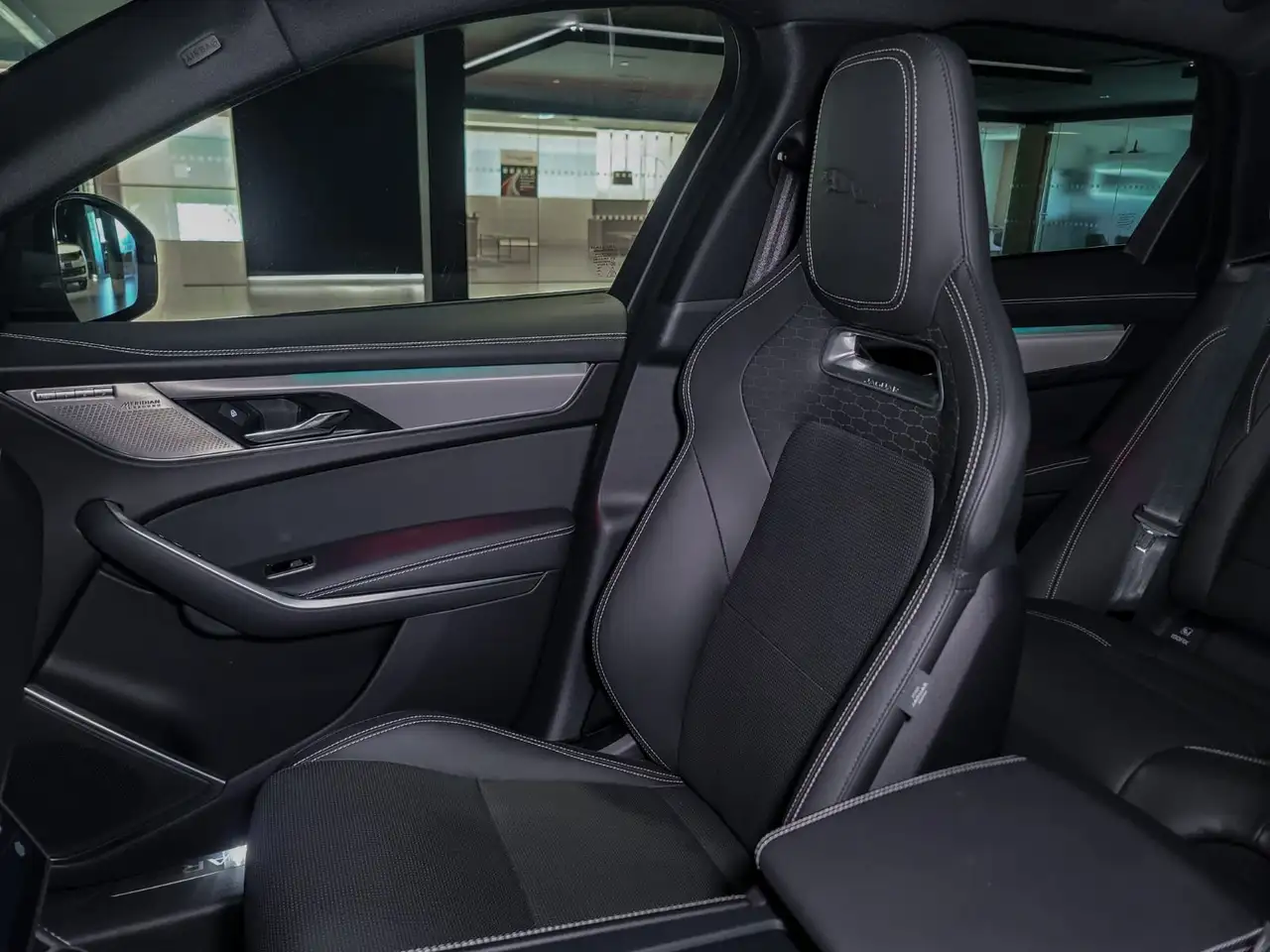 Jaguar F-Pace - Image 19