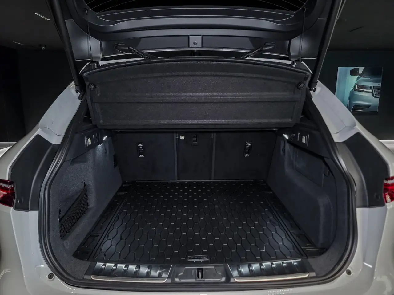 Jaguar F-Pace - Image 21