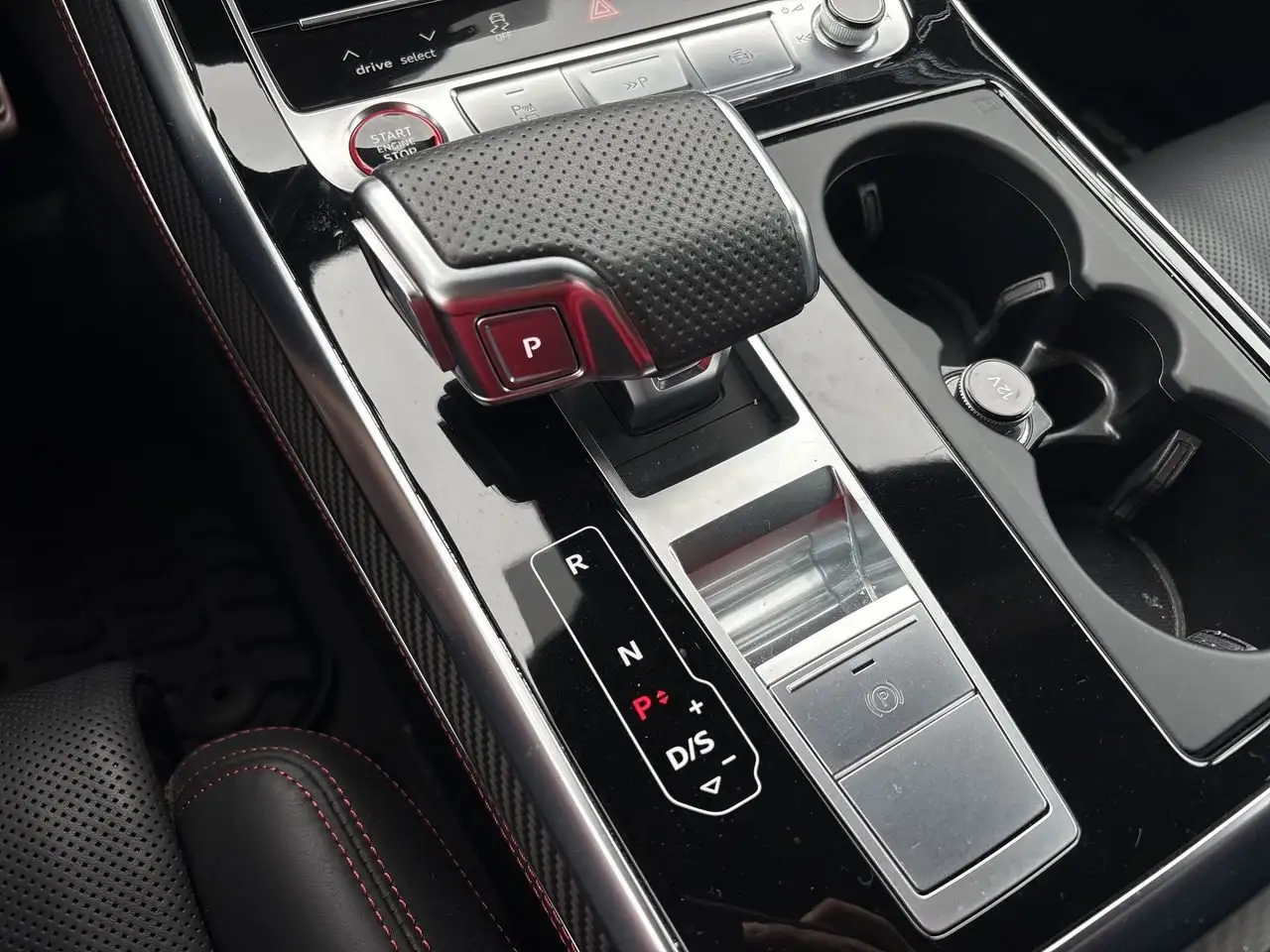 Audi RS Q8 - Image 27