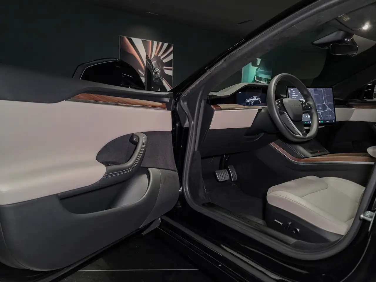 Tesla Model S - Image 14