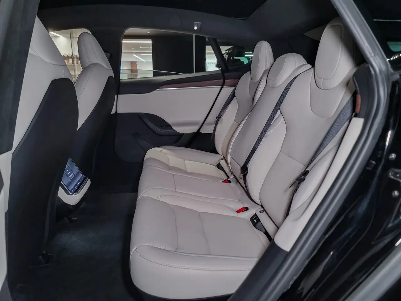 Tesla Model S - Image 28