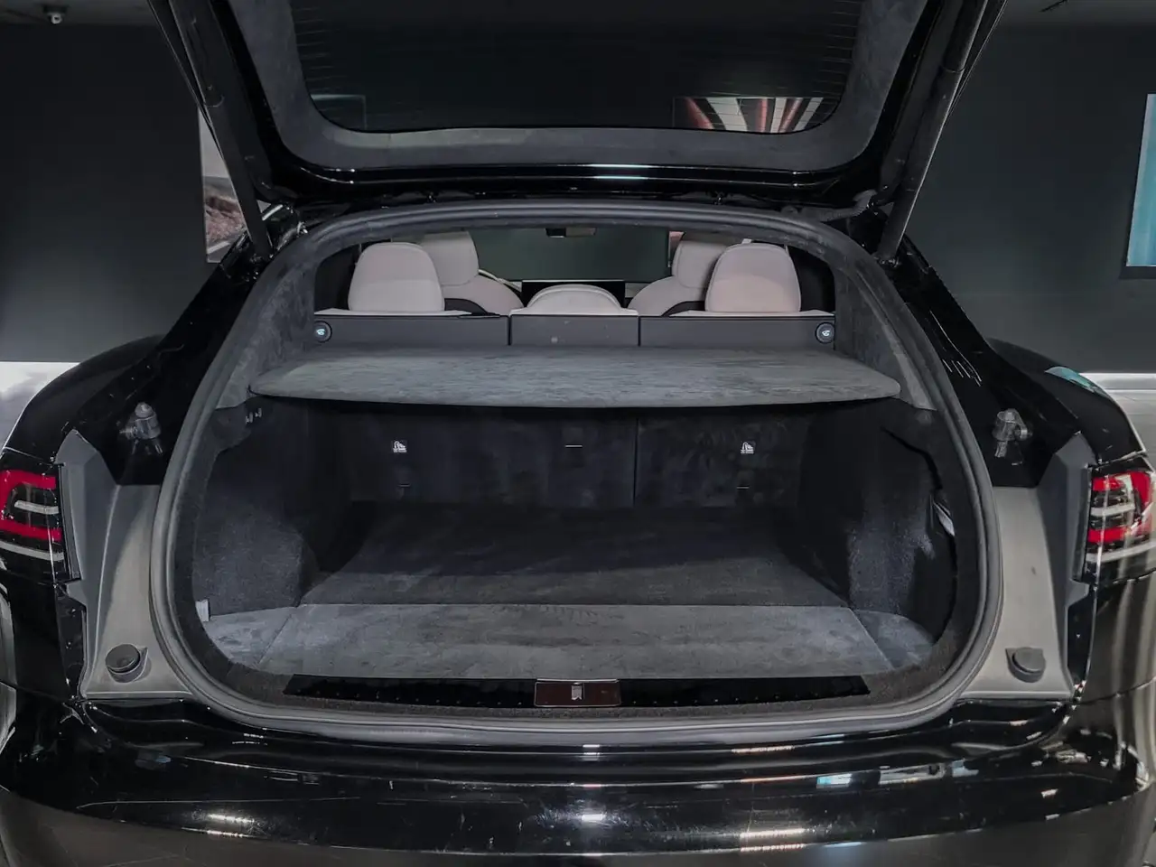 Tesla Model S - Image 30