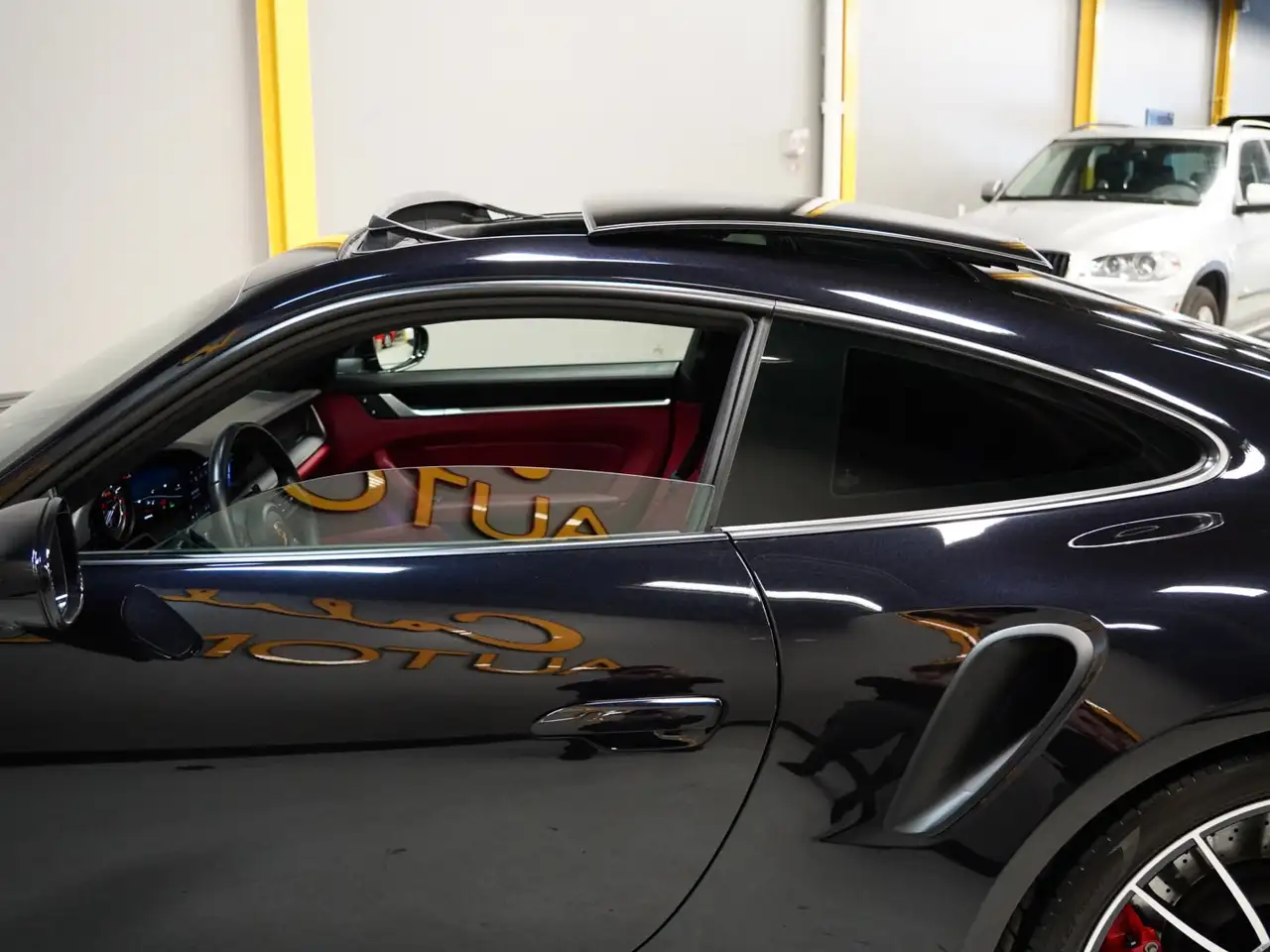 Porsche 911 - Image 23