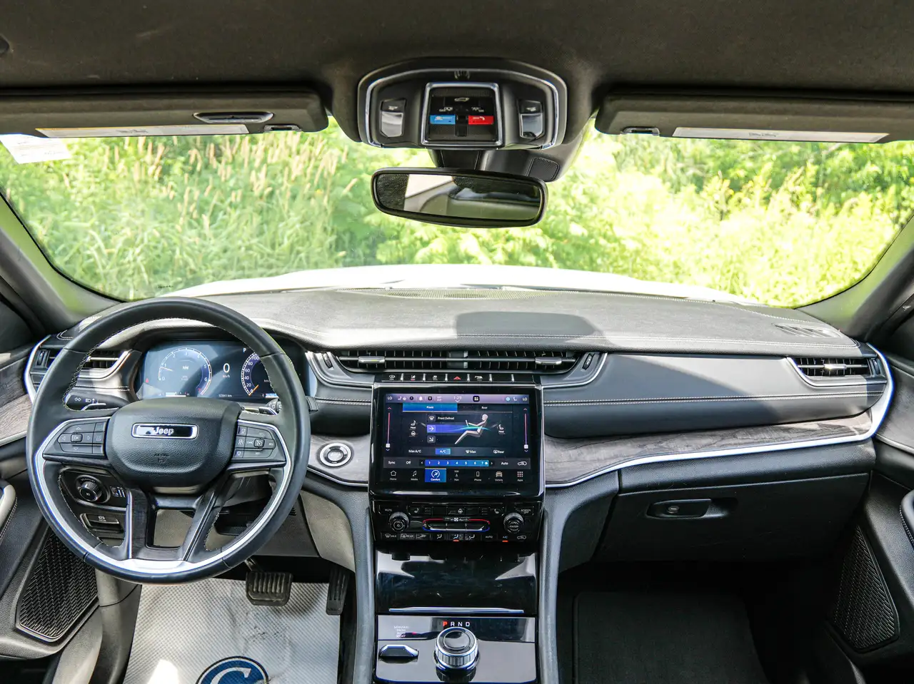 Jeep Grand Cherokee - Image 23