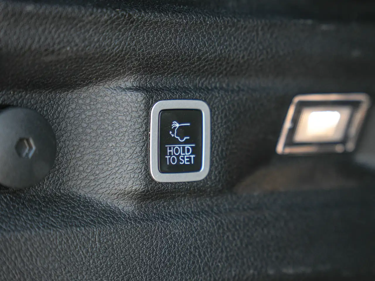 Jeep Grand Cherokee - Image 16