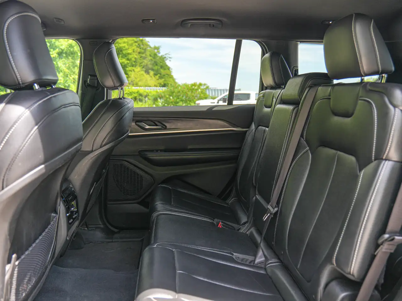 Jeep Grand Cherokee - Image 41