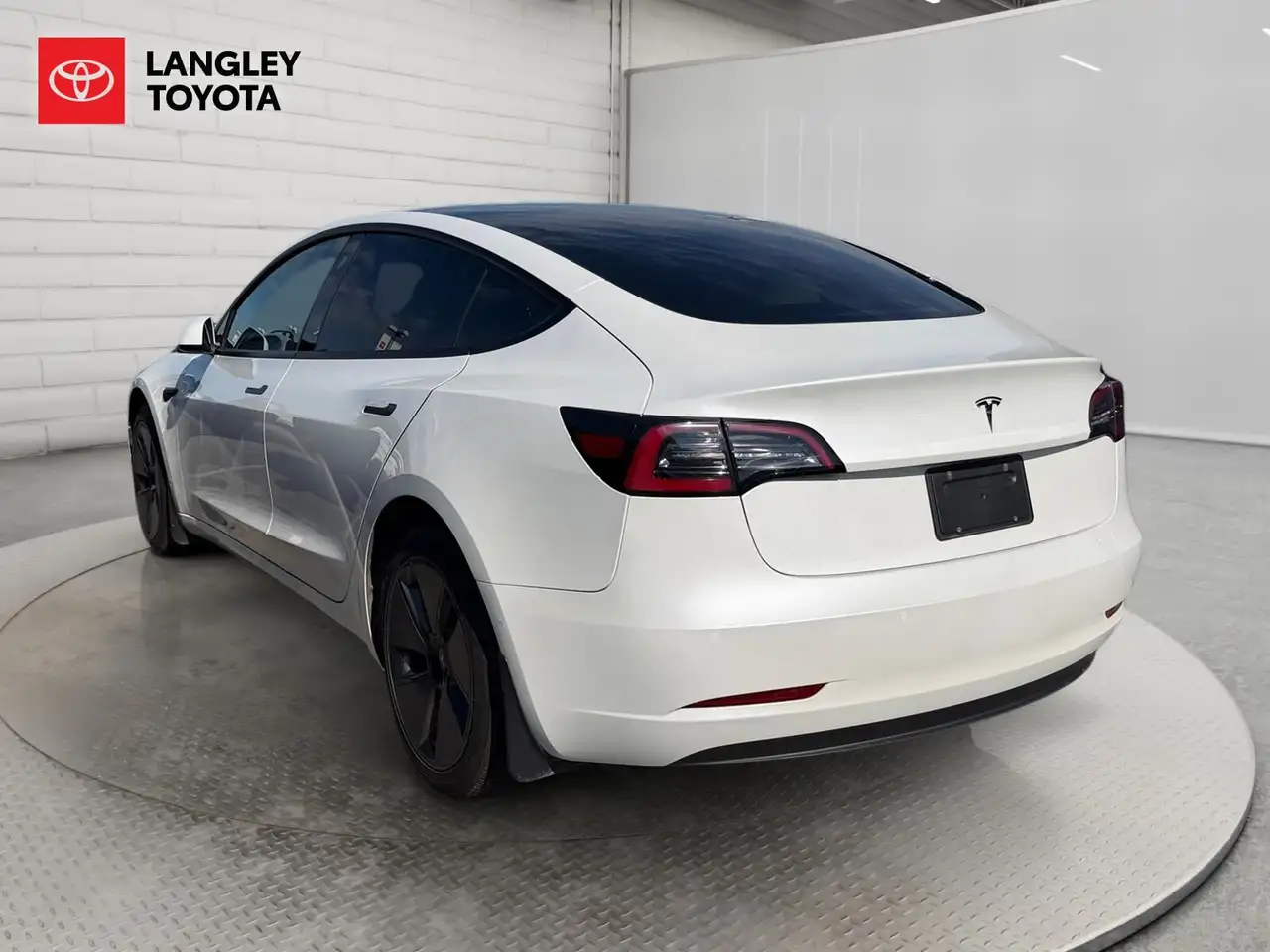Tesla Model 3 - Image 2
