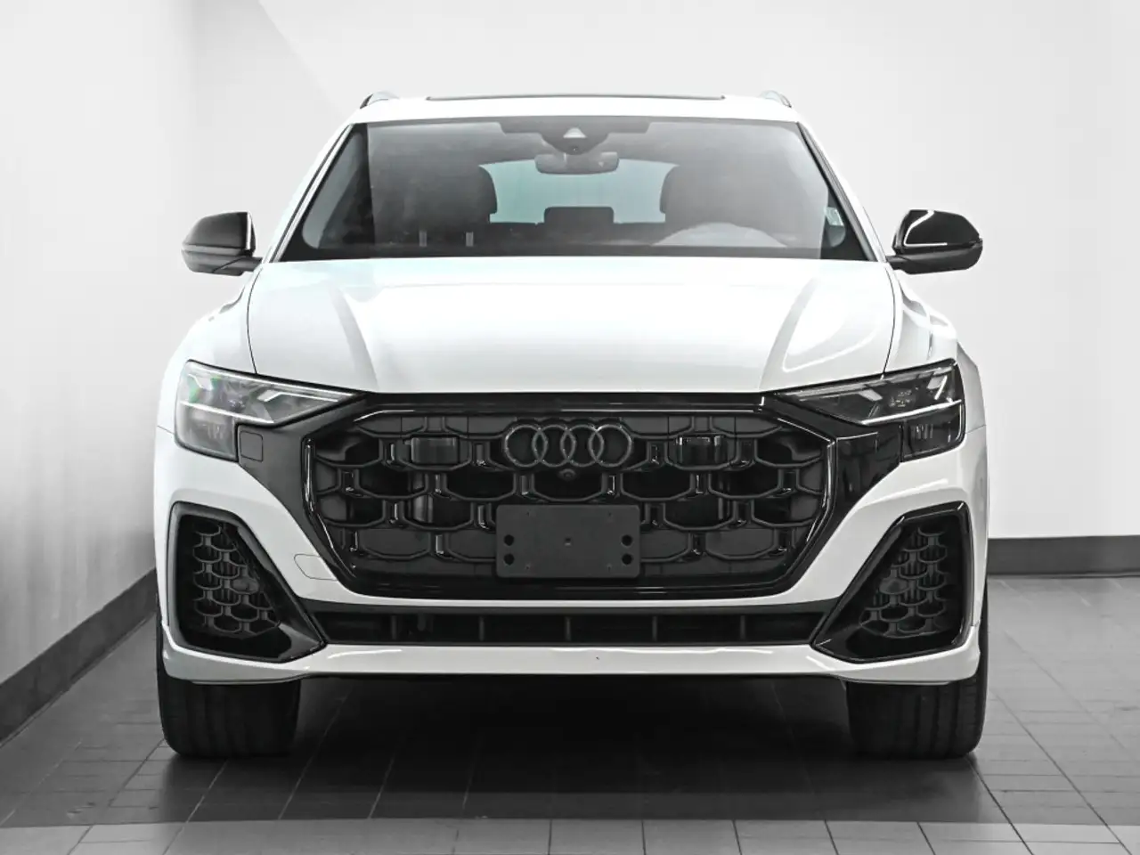 Audi Q8 - Image 2