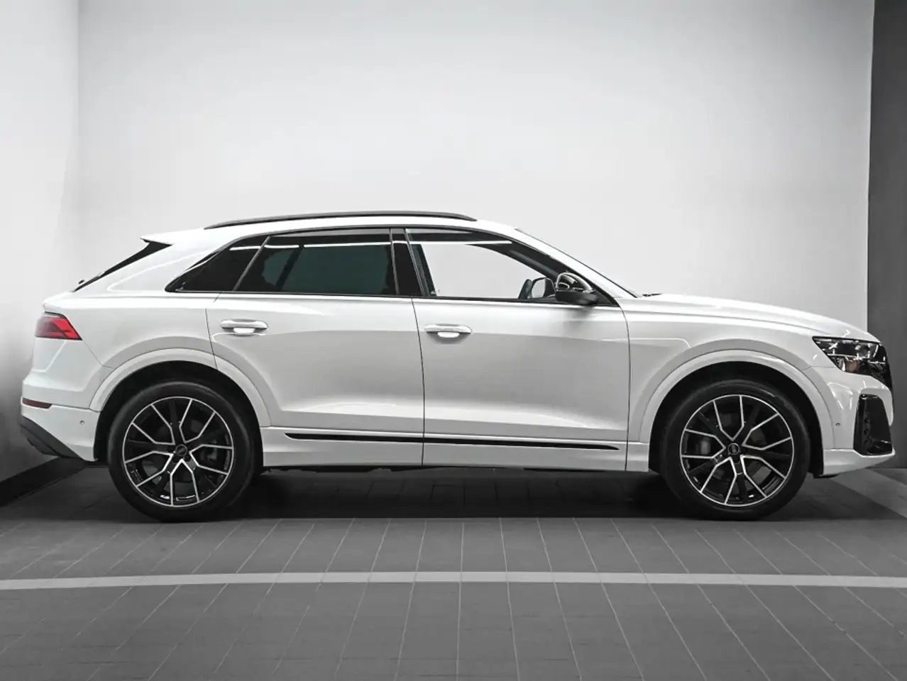 Audi Q8 - Image 3