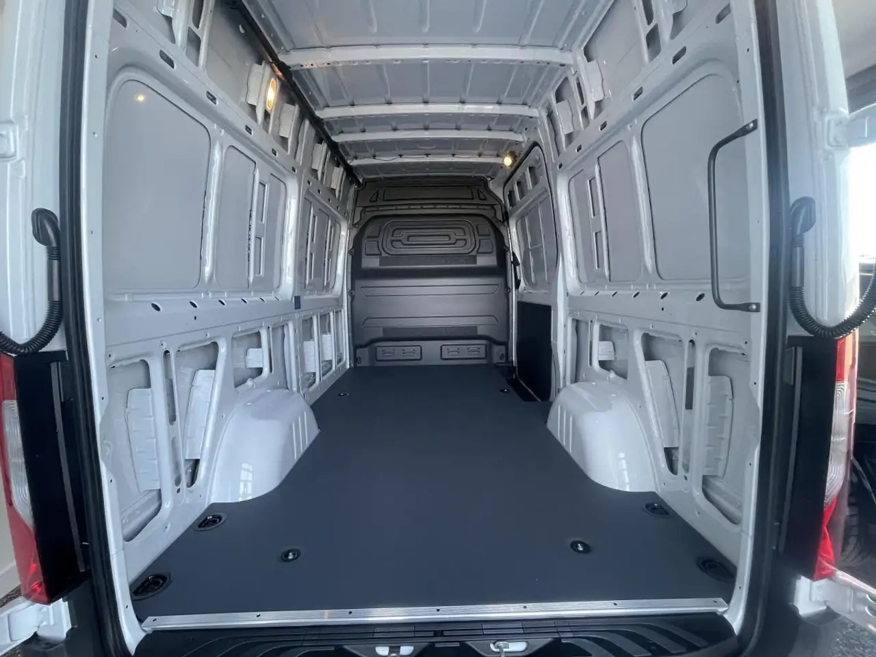 Mercedes-Benz Sprinter - Image 5