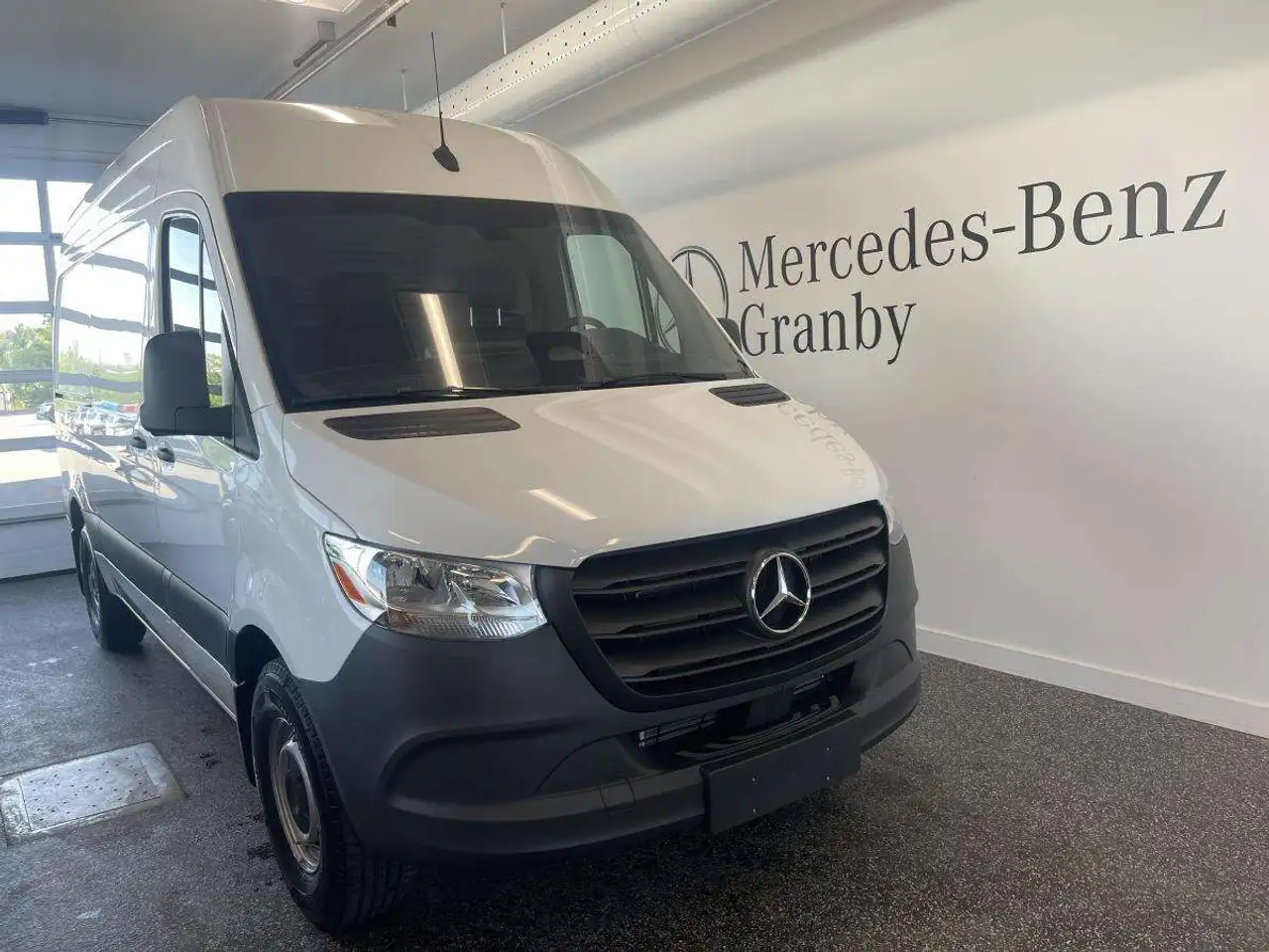 Mercedes-Benz Sprinter - Image 1