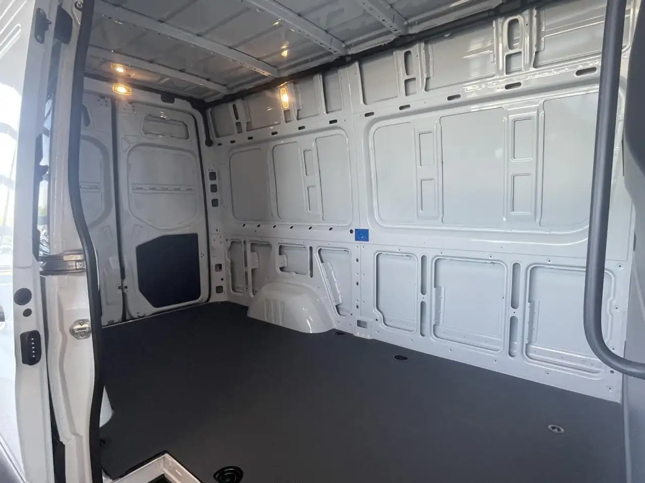 Mercedes-Benz Sprinter - Image 3