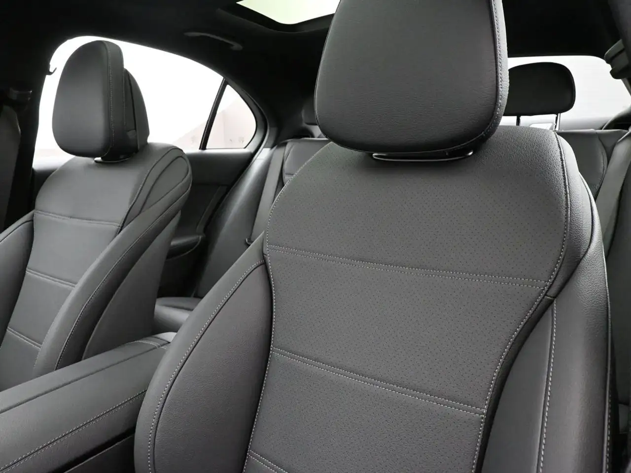 Mercedes-Benz C-Class - Image 7