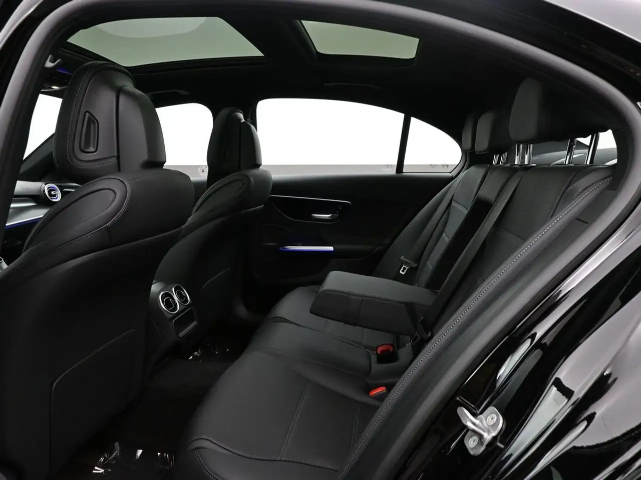 Mercedes-Benz C-Class - Image 17