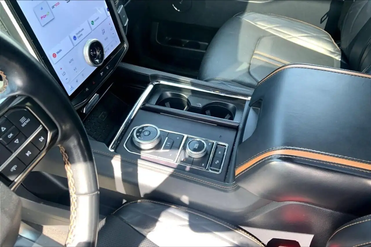 Ford Expedition - Image 14