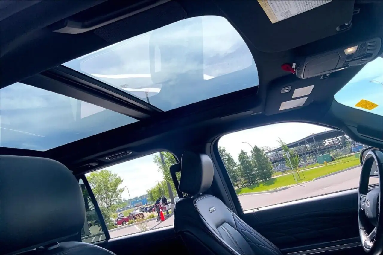 Ford Expedition - Image 19