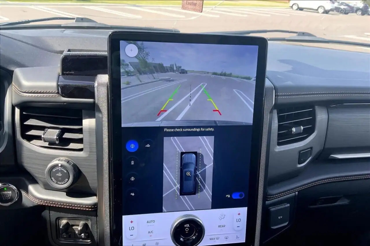 Ford Expedition - Image 18