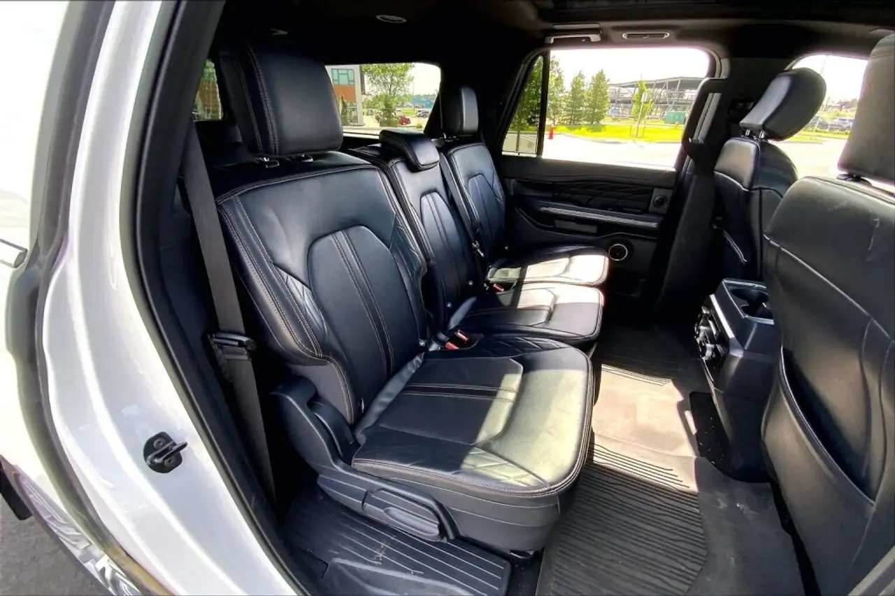 Ford Expedition - Image 24