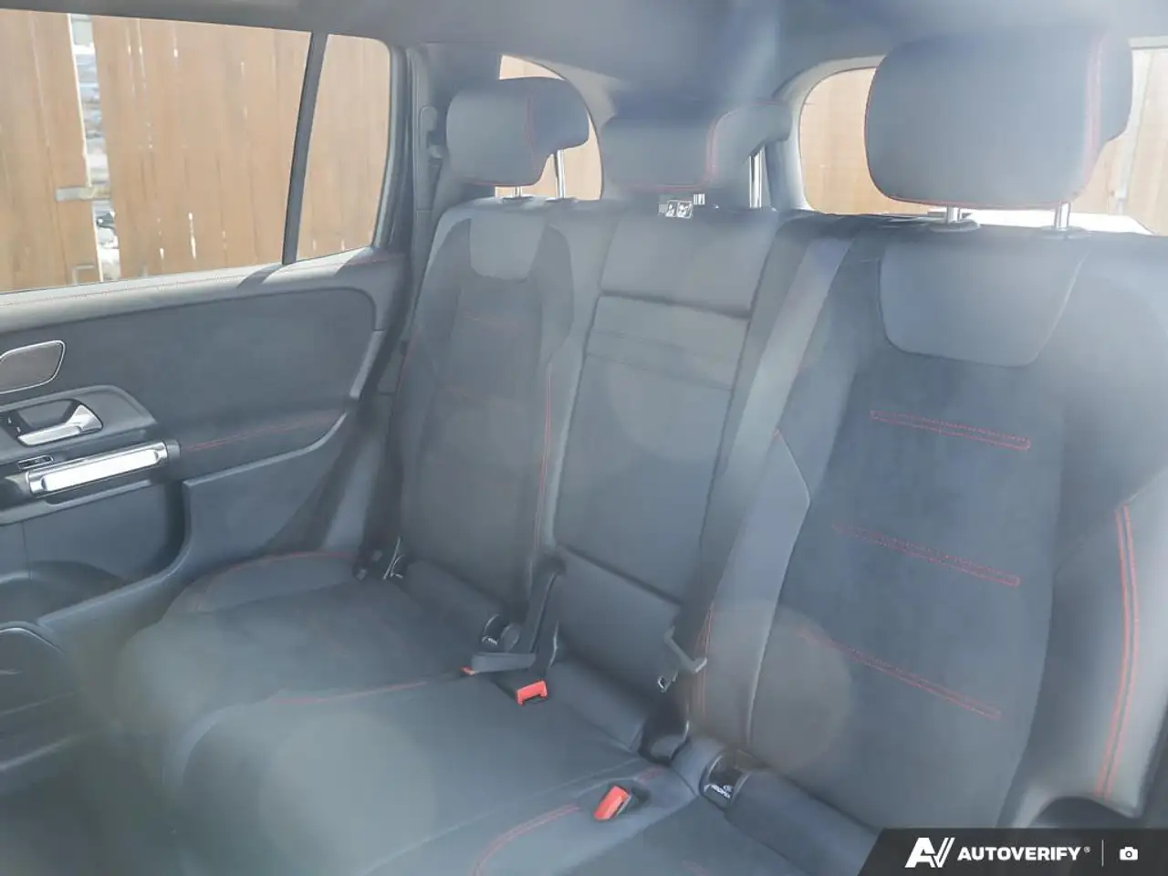Mercedes-Benz GLB - Image 24