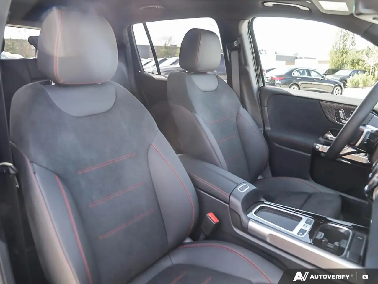 Mercedes-Benz GLB - Image 22