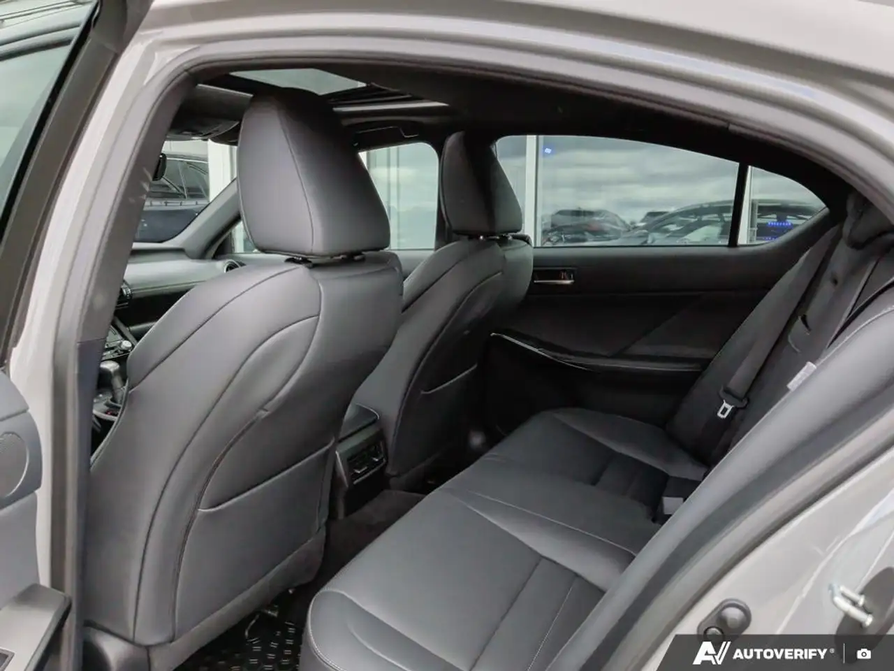 Lexus IS - Image 23