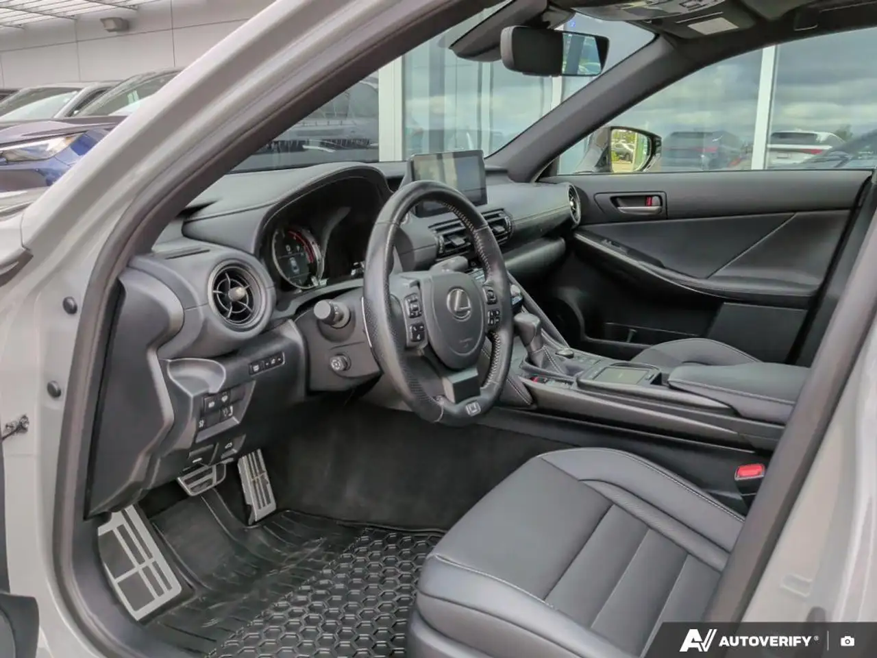 Lexus IS - Image 13