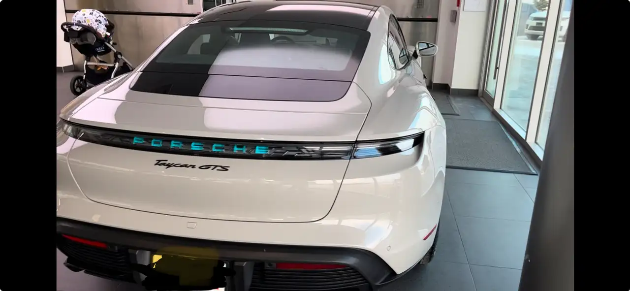 Porsche Taycan - Image 4